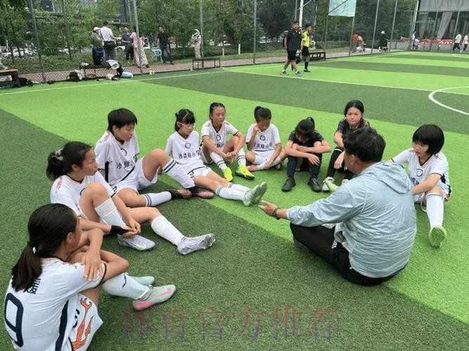 “不止于足球竞技”——女乙球队走进成都中小学校园 “不止于足球竞技”——女乙球队走进成都中小学校园
